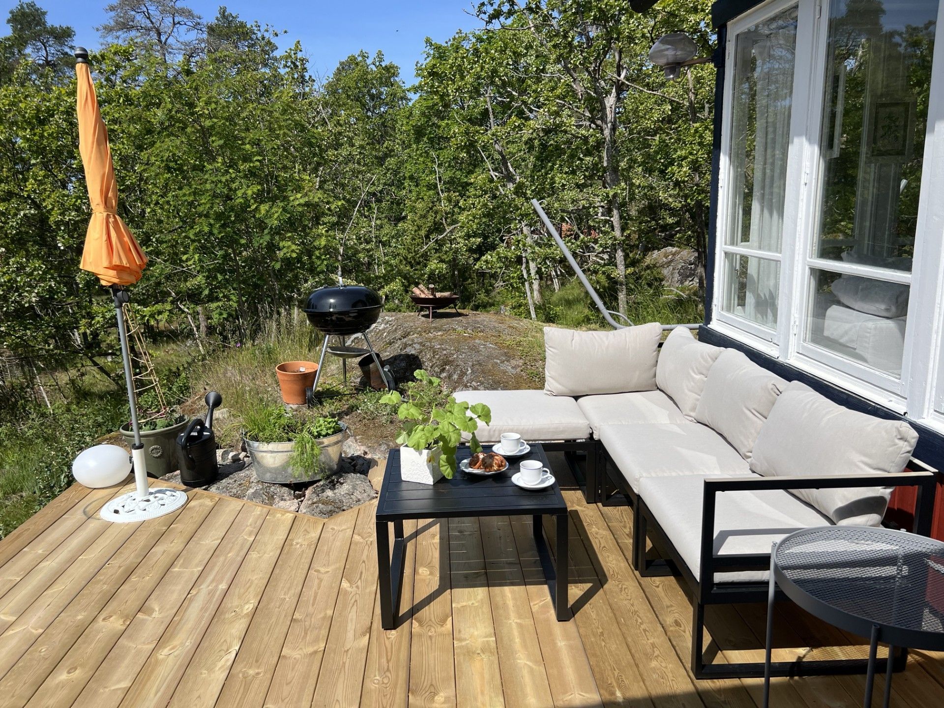 Charmig stuga nära havet – bild 2 av 14