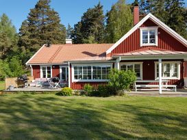 Fantastiskt sommarhus med tillhörande sjötomt