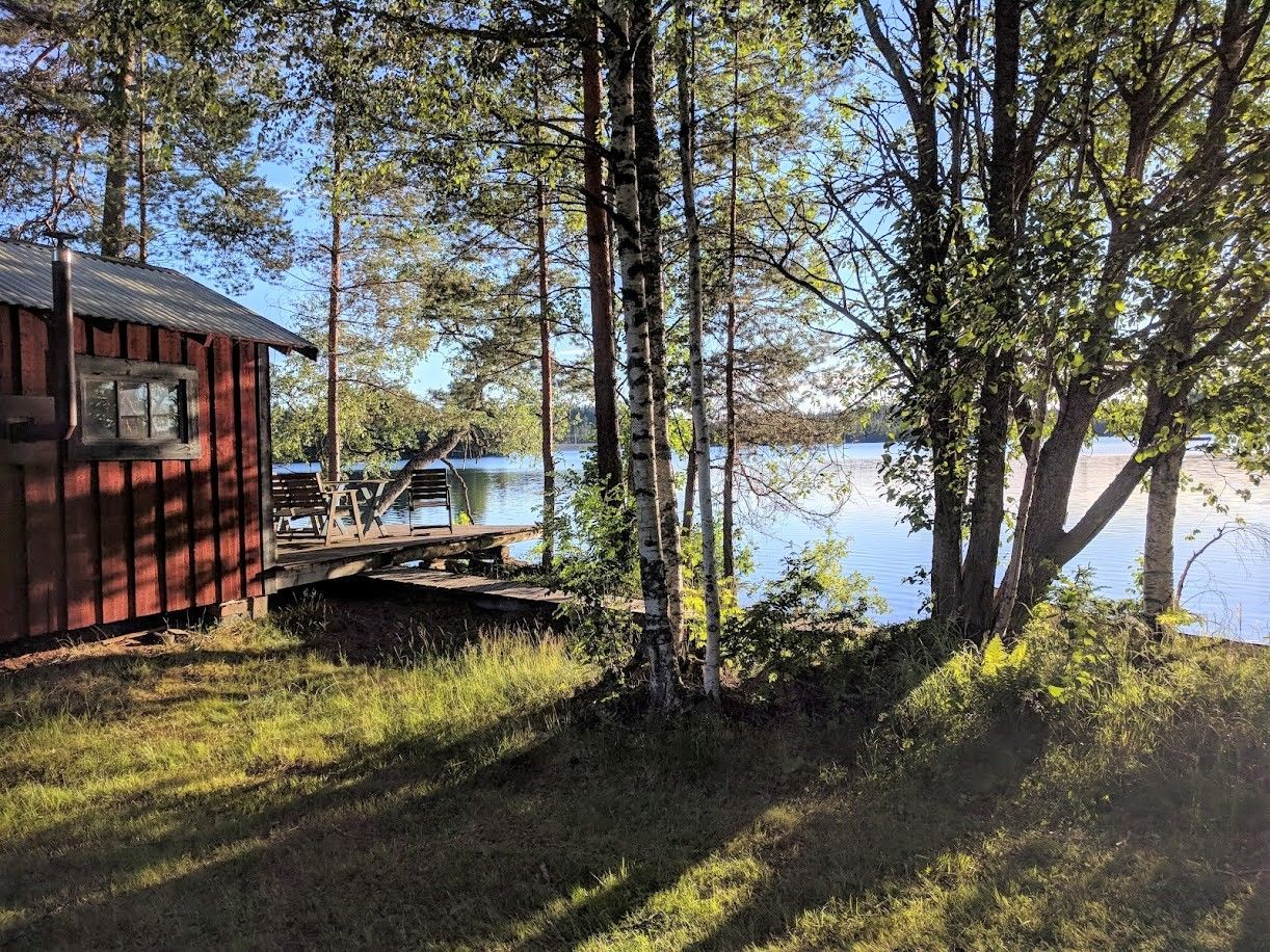 Sommarboende med strandtomt, båt och bastu – bild 3 av 7