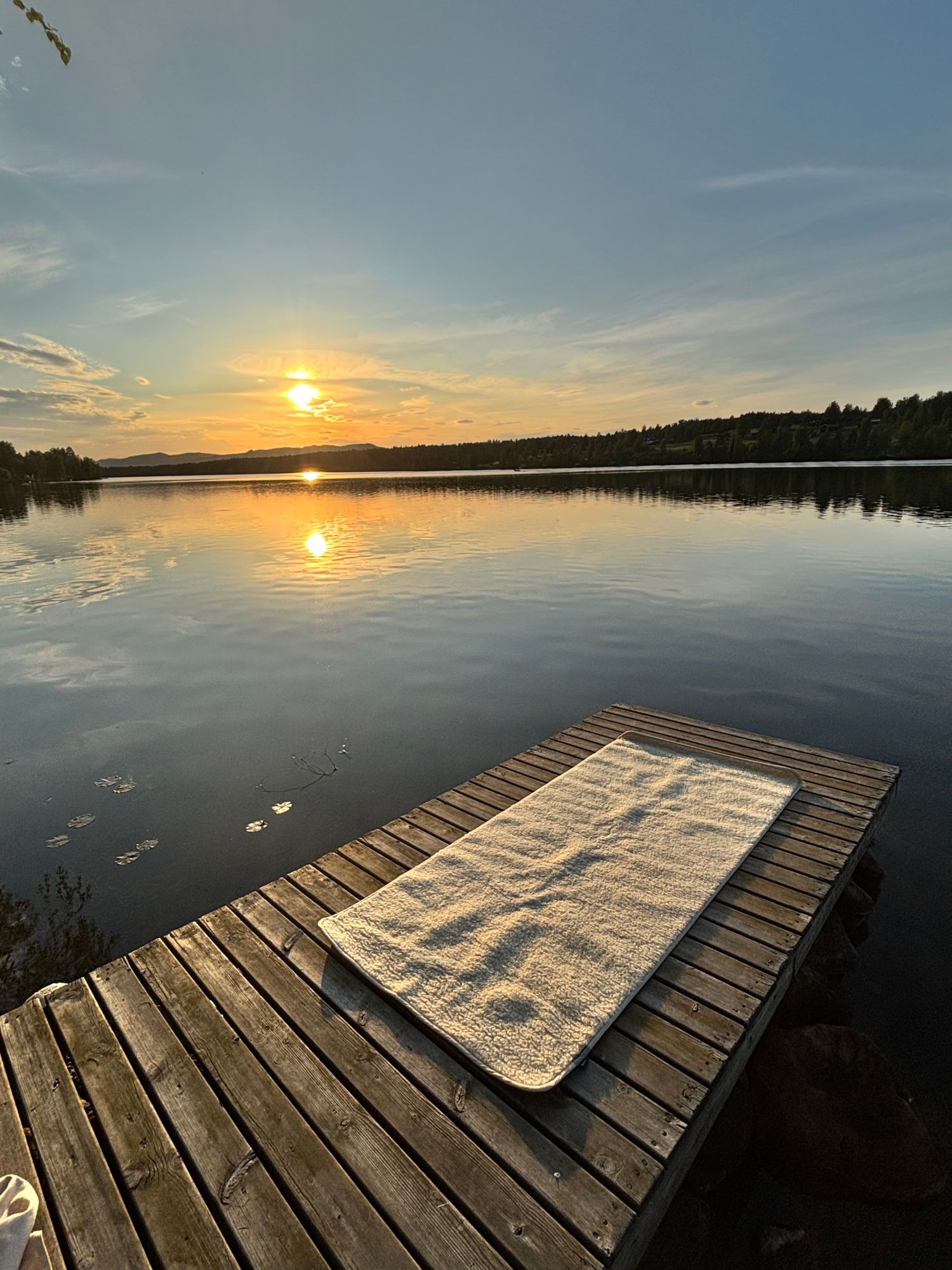 Charmig stuga med bastu och egen brygga – bild 2 av 24
