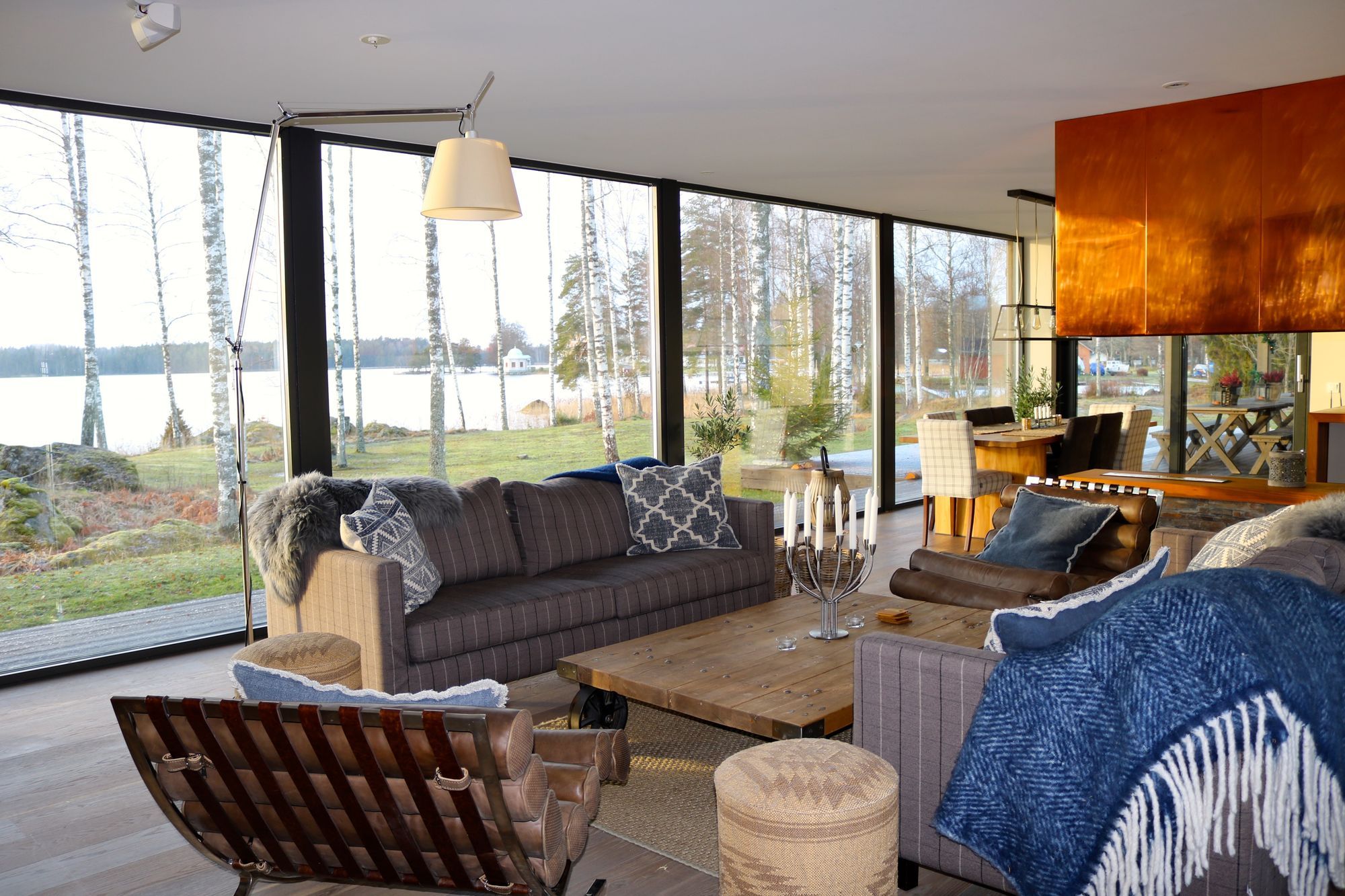 Lyxigt sjöställe med egen brygga och strand – bild 4 av 21