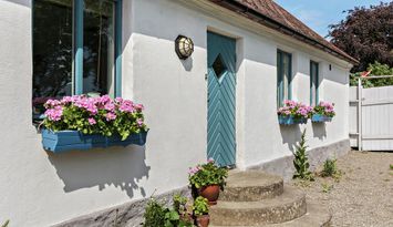 Klassisk skånelänga mitt på Österlen