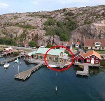 Spacious house at the seafront with private deck