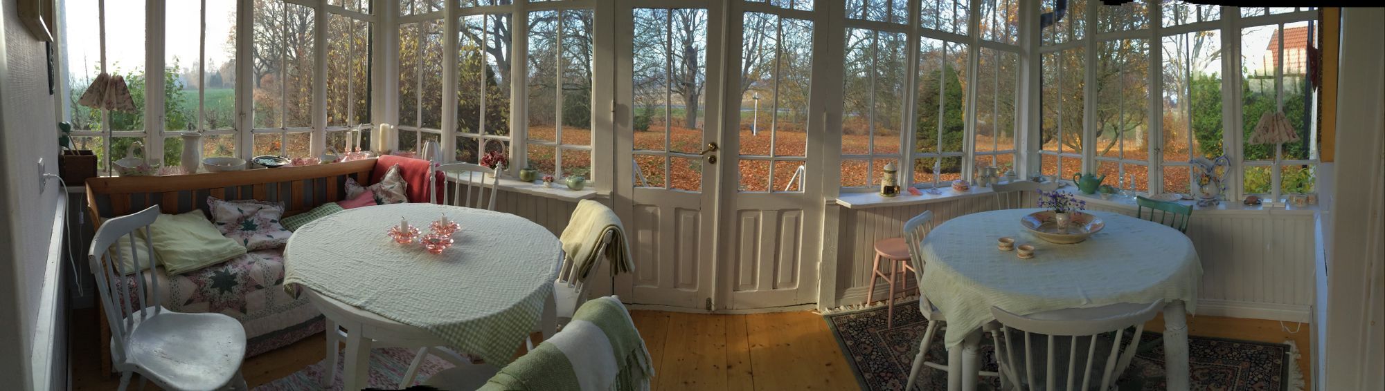 Havsnära med glasveranda, stor tomt och bastu. – bild 5 av 24