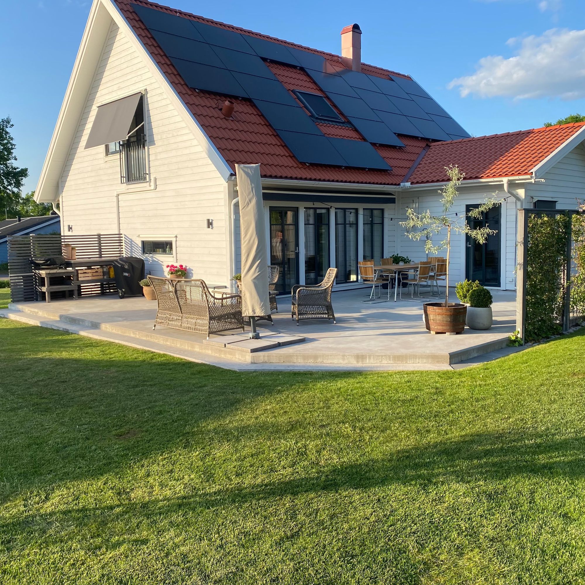 Stor villa centralt nära havet
