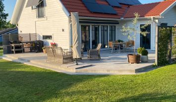 Stor villa centralt nära havet