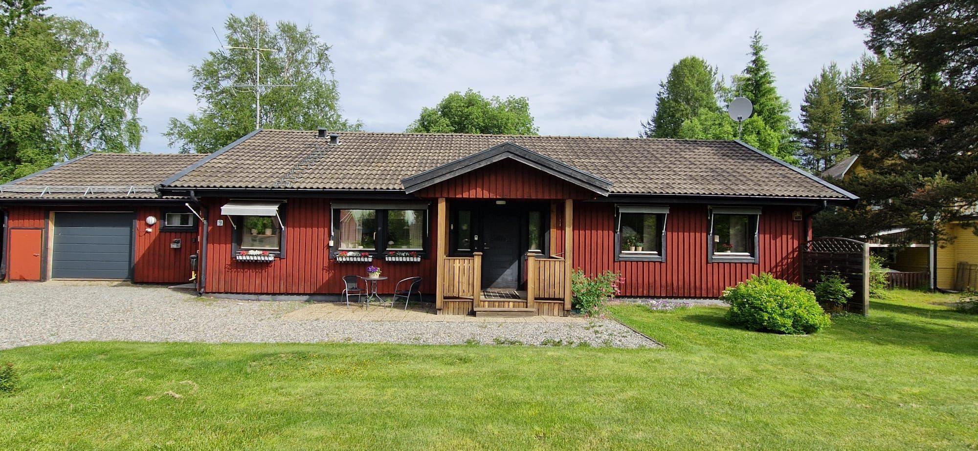 Rymlig villa i den idylliska fiskebyn Norrfors – bild 18 av 24