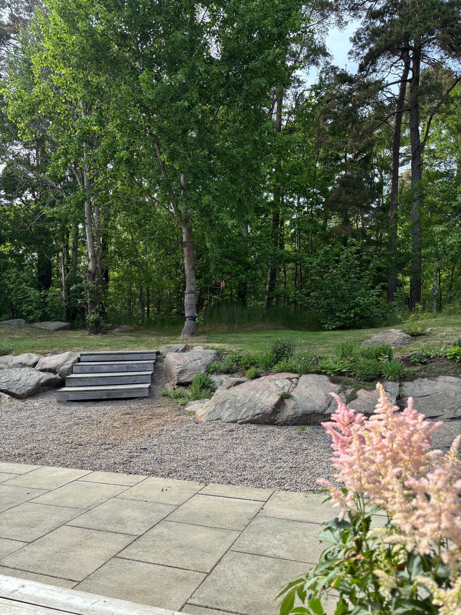 Hus nära skog och hav – bild 3 av 20