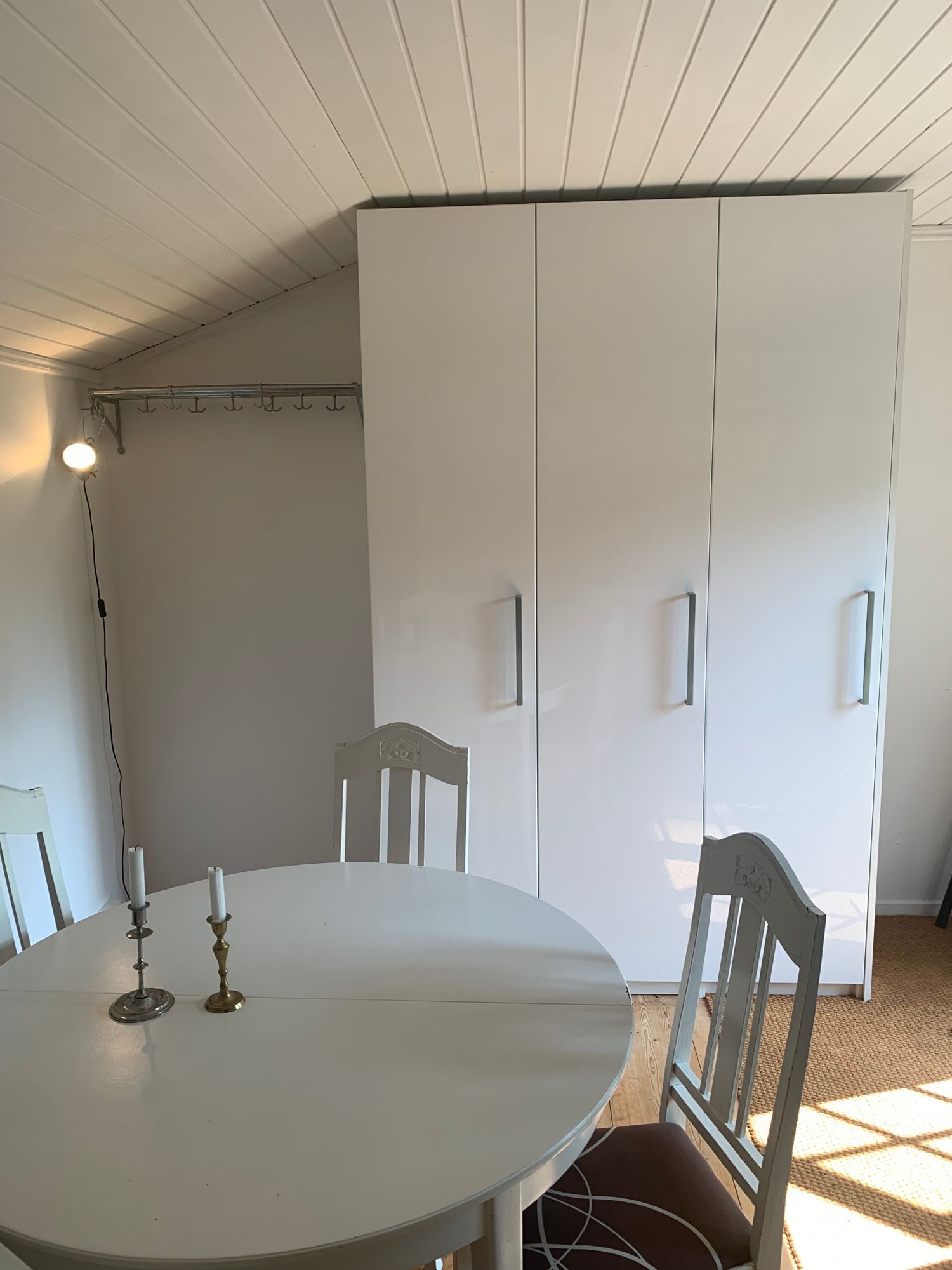 Kustnära och trivsam Gäststuga vid skogsbrynet – bild 13 av 24