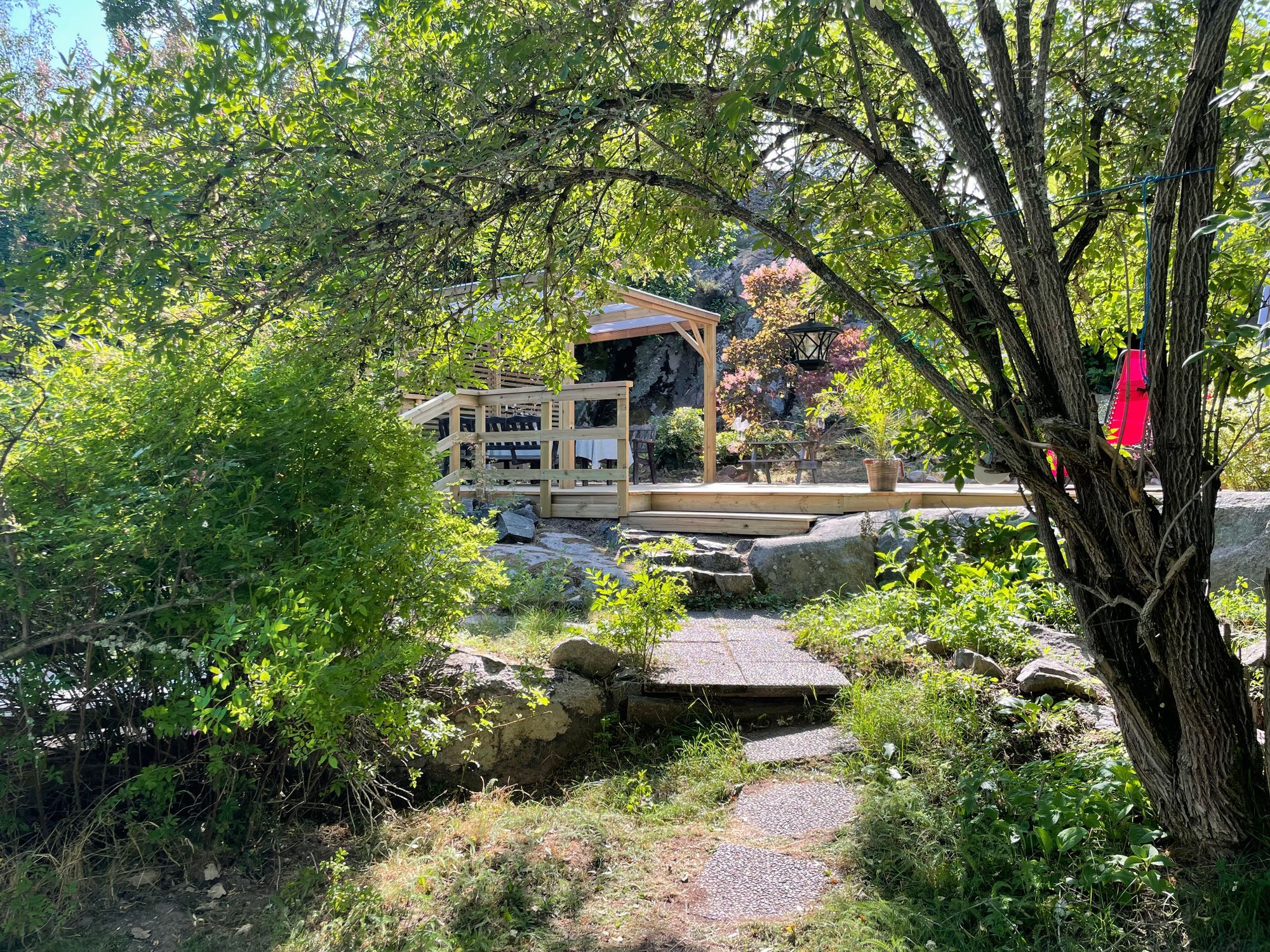 Strandnära stuga i naturskön miljö – bild 17 av 24