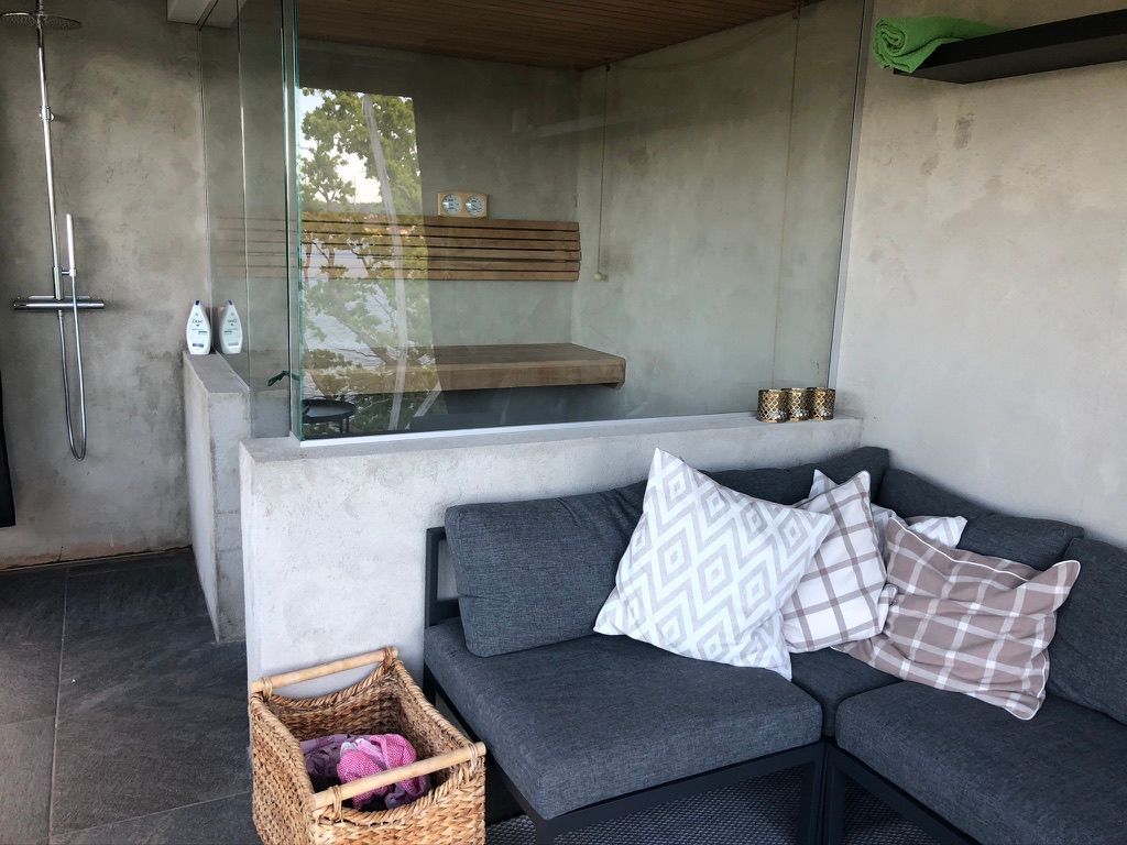 Sommaruthyres; pool och havsutsikt utanför Sthlm – bild 9 av 9
