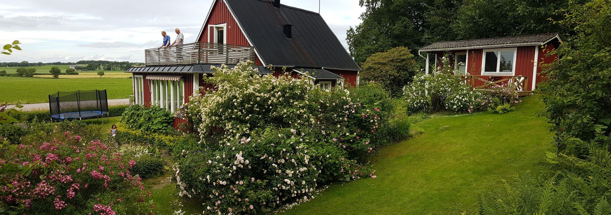 Charmigt hus med plats för två familjer – bild 12 av 13