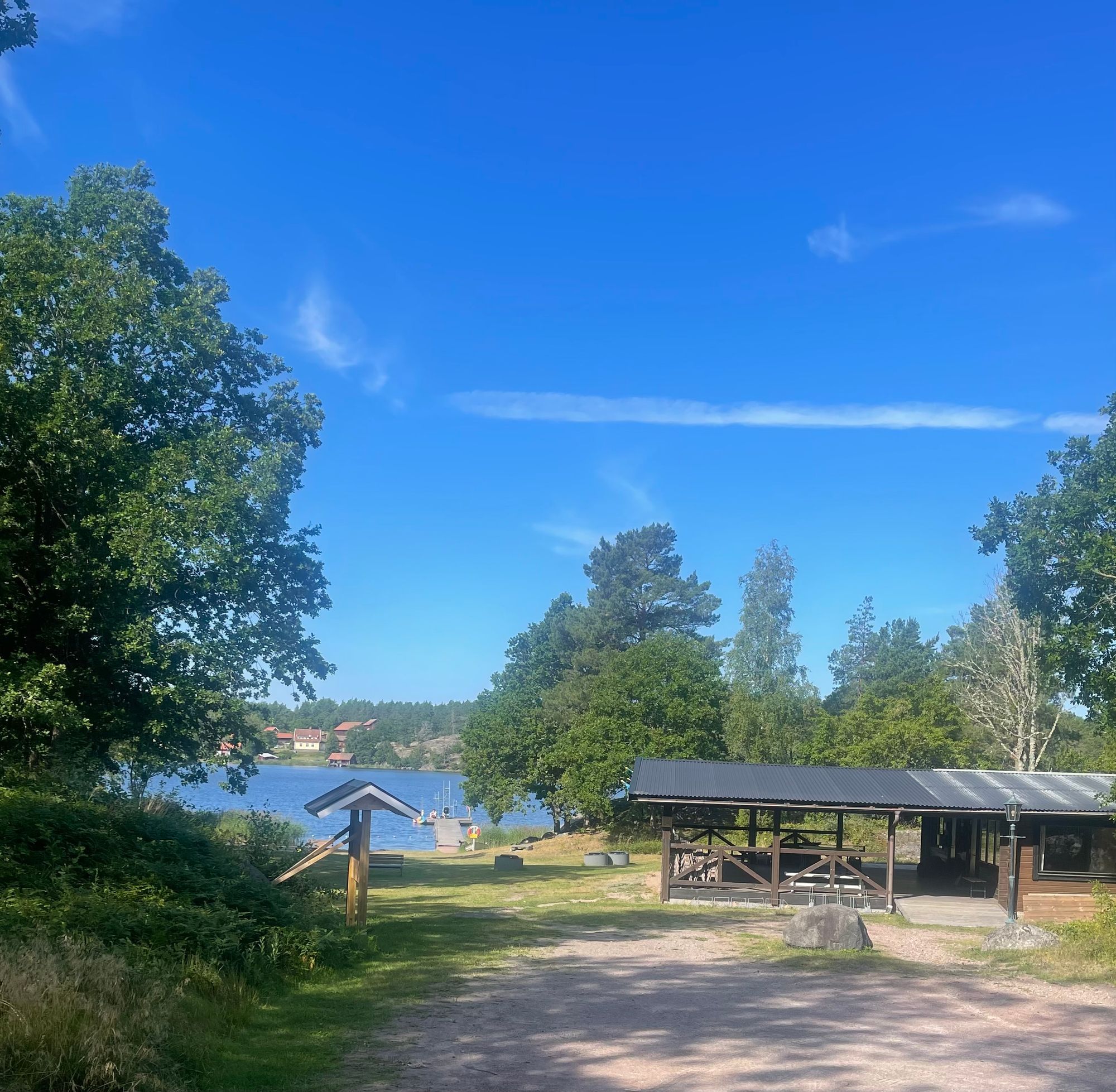 Stuga nära skog och hav – bild 13 av 17