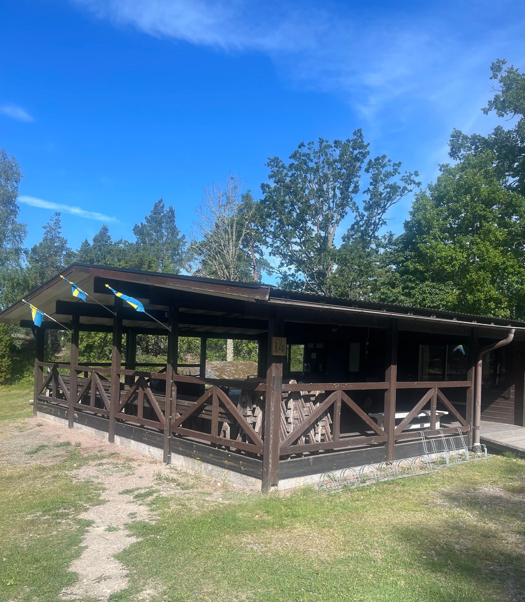Stuga nära skog och hav – bild 14 av 17