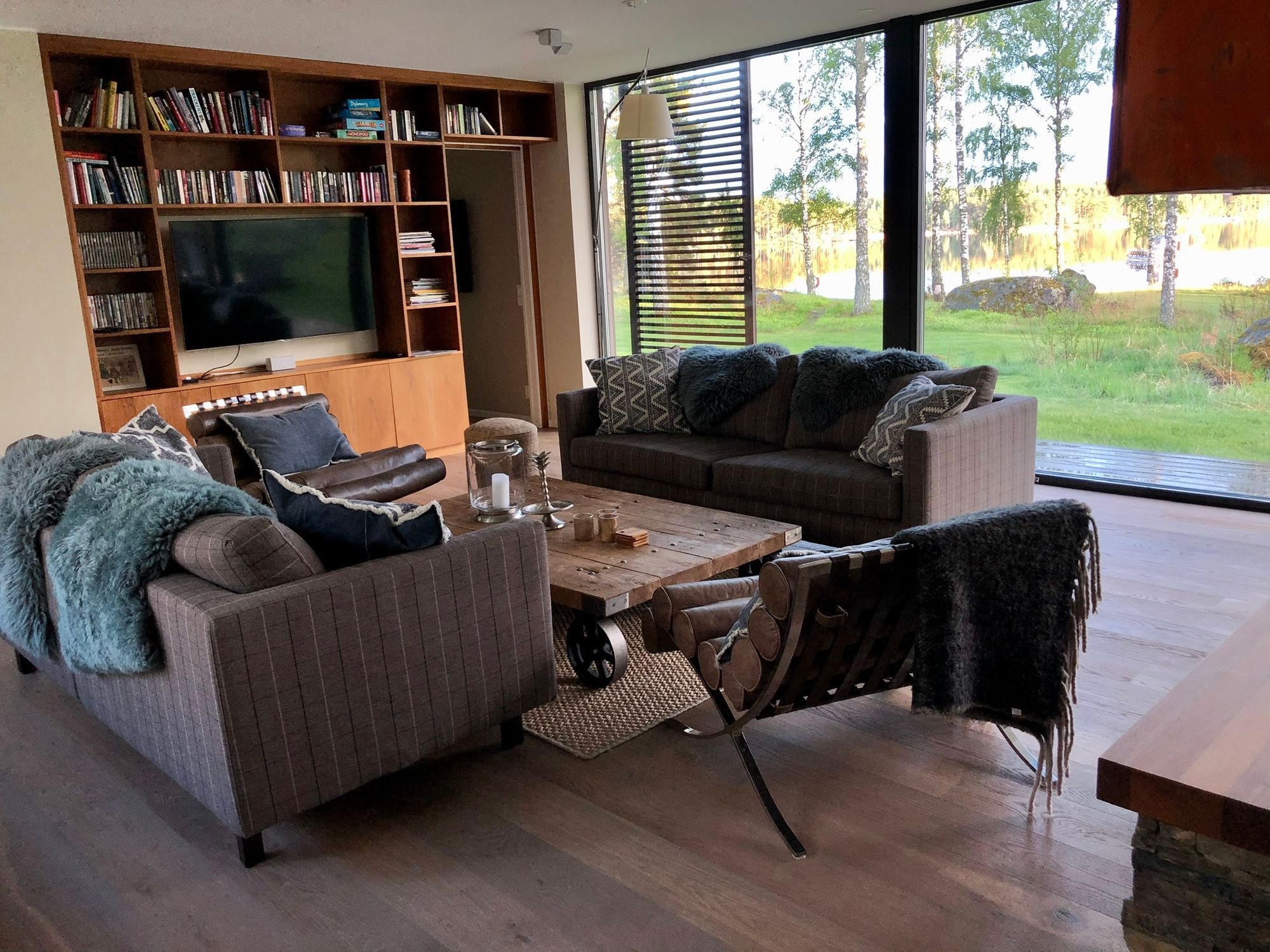 Lyxigt sjöställe med egen brygga och strand – bild 19 av 21