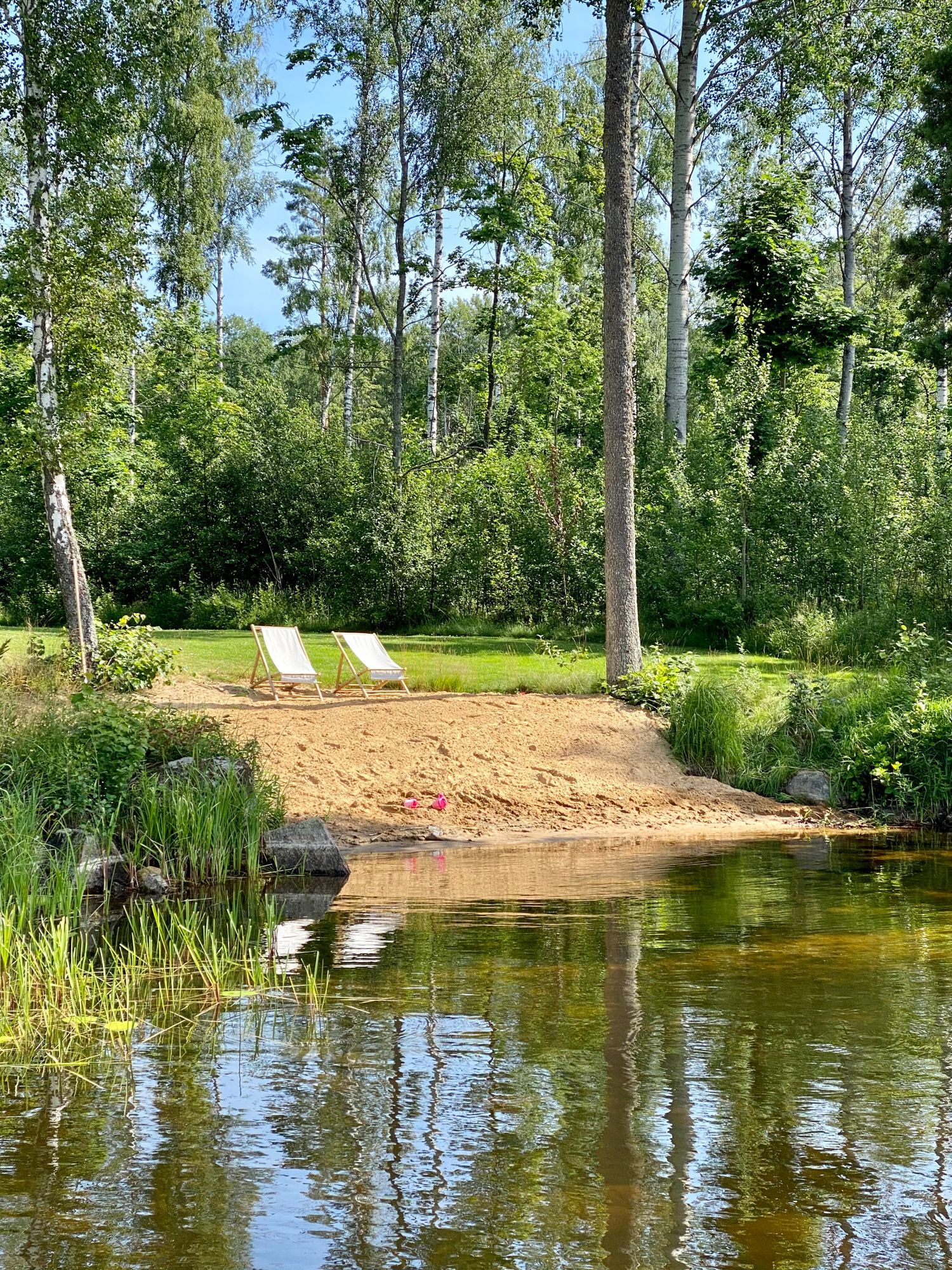 Lyxigt sjöställe med egen brygga och strand – bild 21 av 21