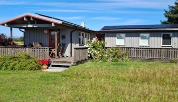 Mysig och havsnära sommarstuga i Kårehamn/Petgärde