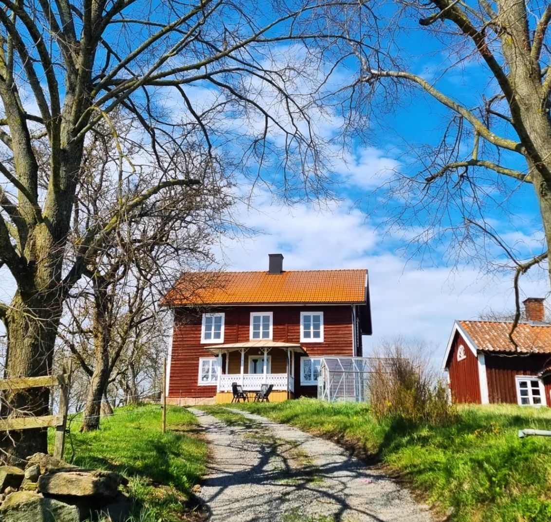 Mysigt lantligt 1800-talshus – bild 4 av 24