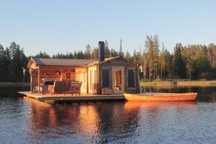 Romantisk stuga på stugbåt i Rättvik, Dalarna