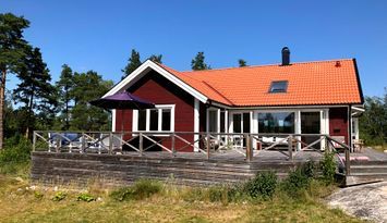 Modernt lantligt skärgårdshus uthyres