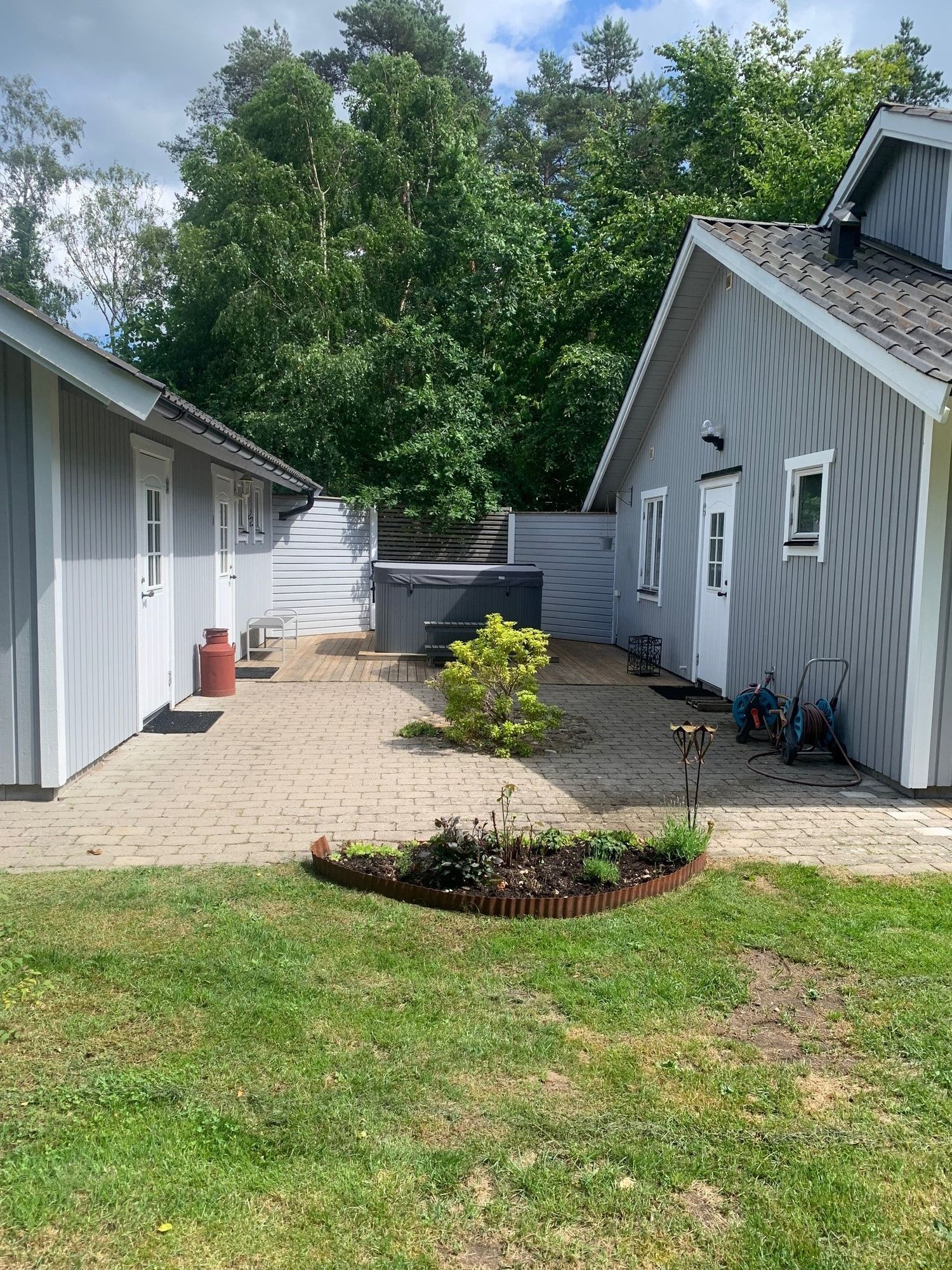 Modernt fritidshus med annex strax norr om Brösarp – bild 6 av 21