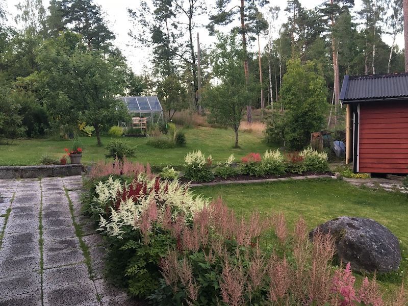 Mysig stuga med sjöutsikt, gästhus och stor altan – bild 22 av 24