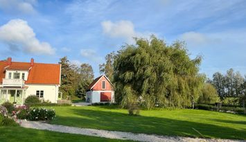 Nyinrett gästhus nära havet i Hamra, Gotland