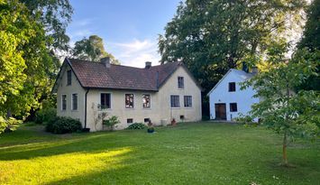Stort kalkstenshus nära Herta strand Södra Gotland