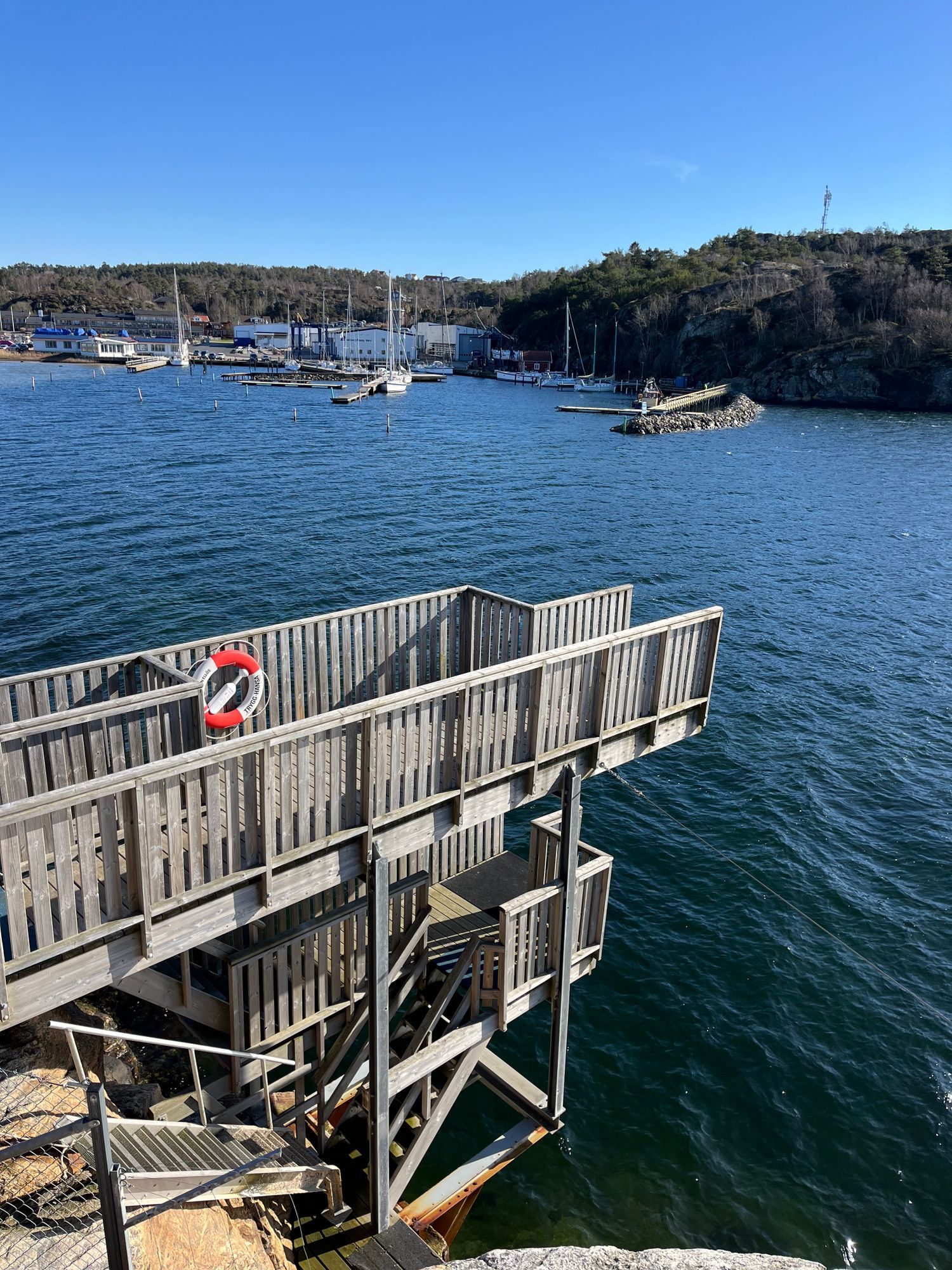 Stuga, Orust, Bohuslän, lugnt läge, skog, havsnära – bild 22 av 23
