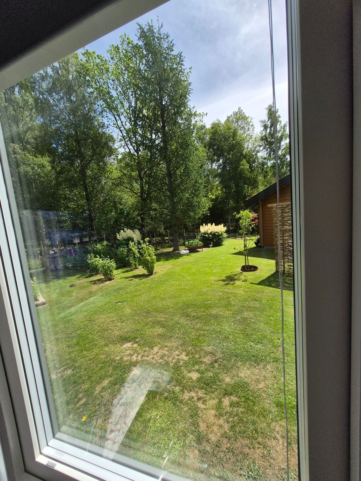 Sjönära avkoppling intill skogsbrynet – bild 15 av 24