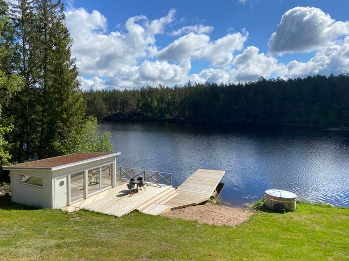 Stuga med sjötomt
