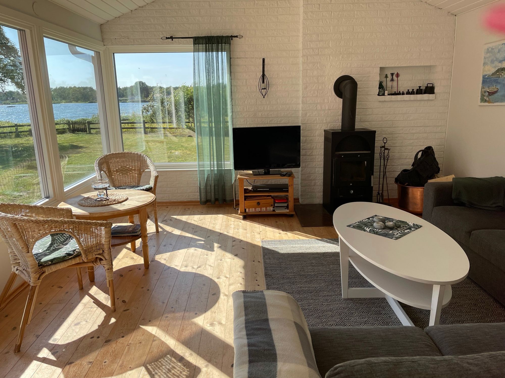 Mysig stuga i Millegarne, 25 m från sandstrand – bild 8 av 13