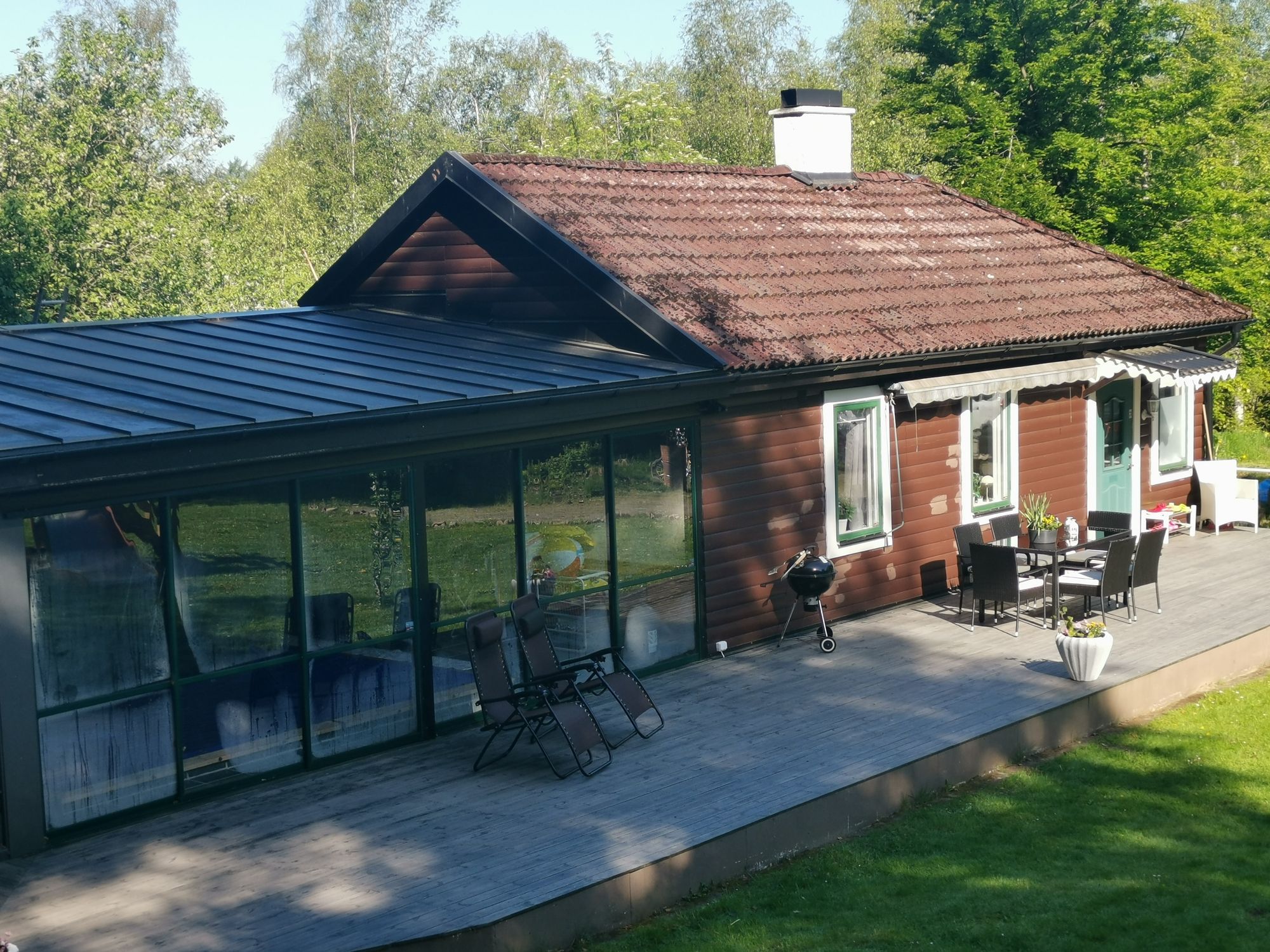 Stuga med egen pool vid badsjö. – bild 4 av 22