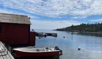 Huset med ALLT! Strand och brygga precis vid huset