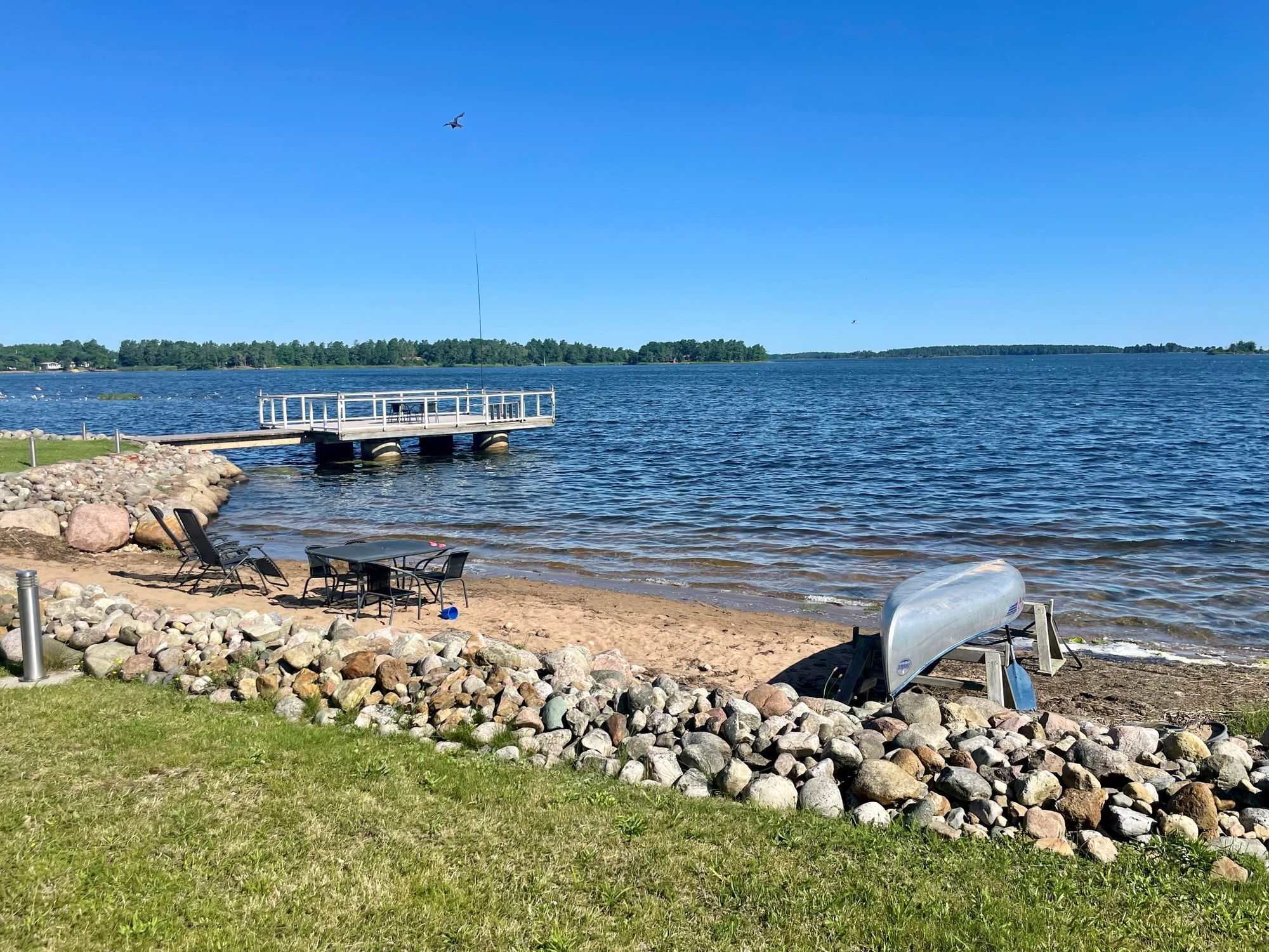 Stuga med havsutsikt på strandtomt vid Kalmarsund – bild 19 av 22