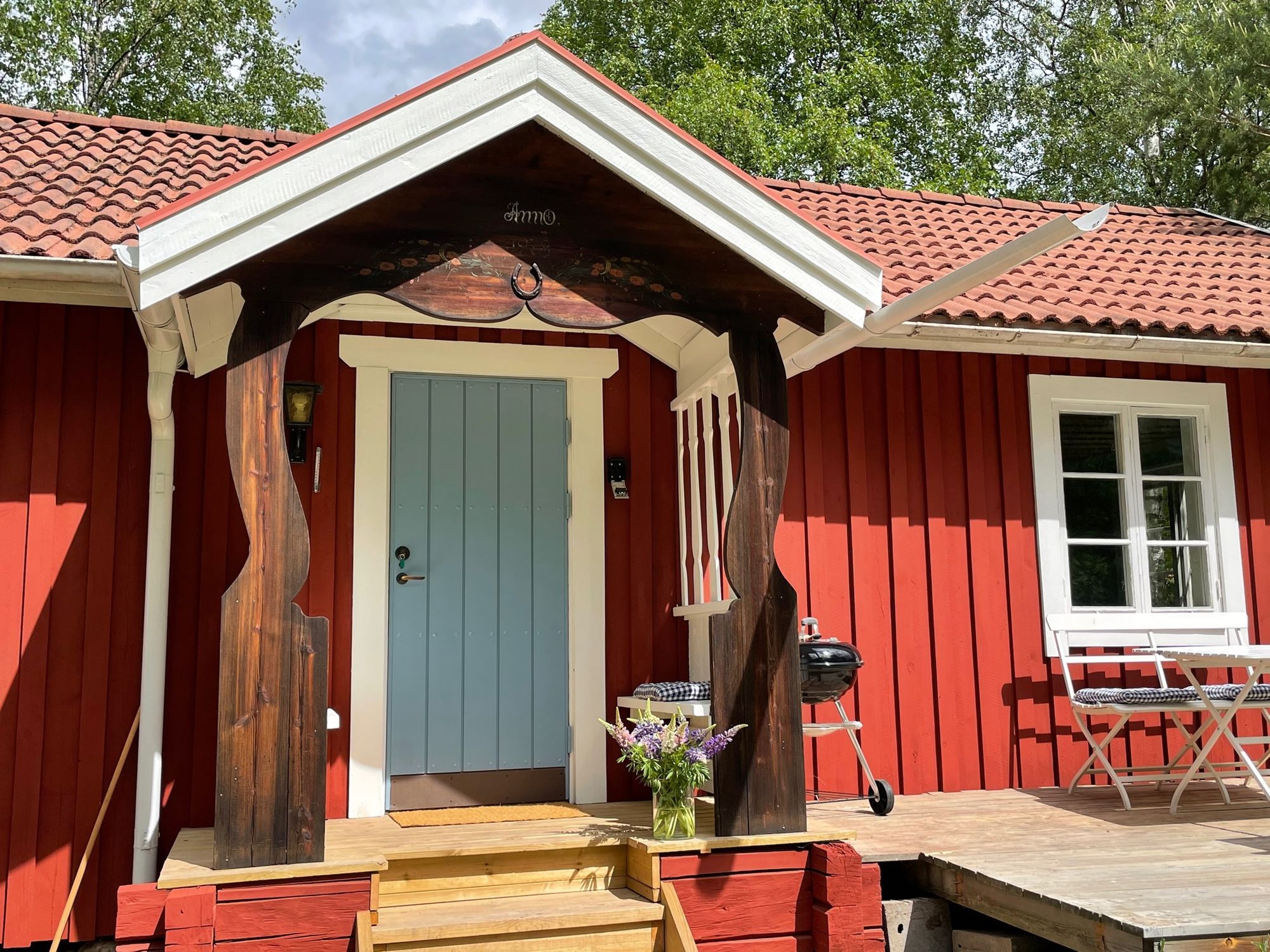 Harsa 12 km. Järvsöbacken 5 km. Kamin. Diskmaskin.