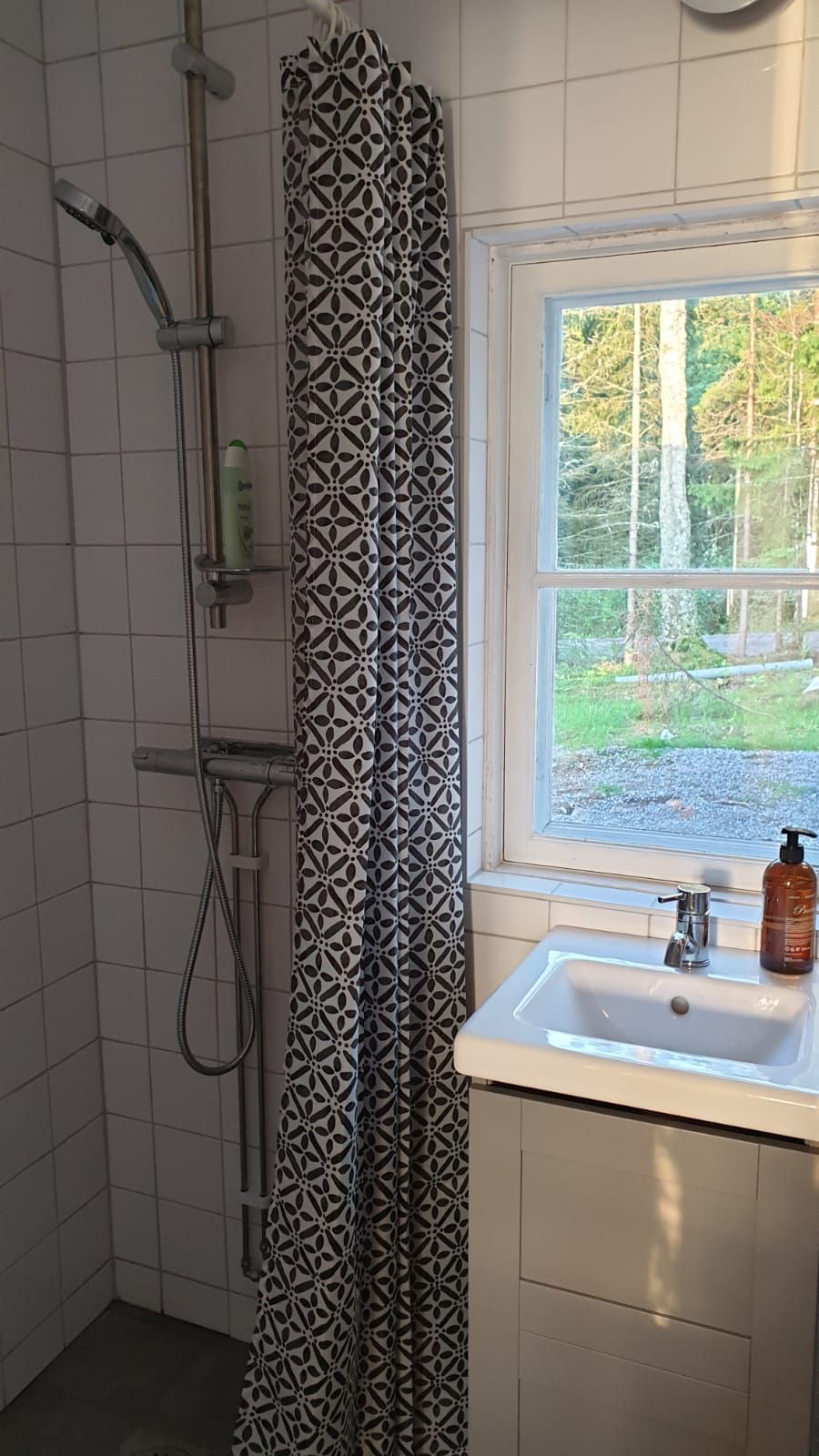 Stuga på sjötomt med egen brygga, Runn -nära Romme – bild 18 av 24