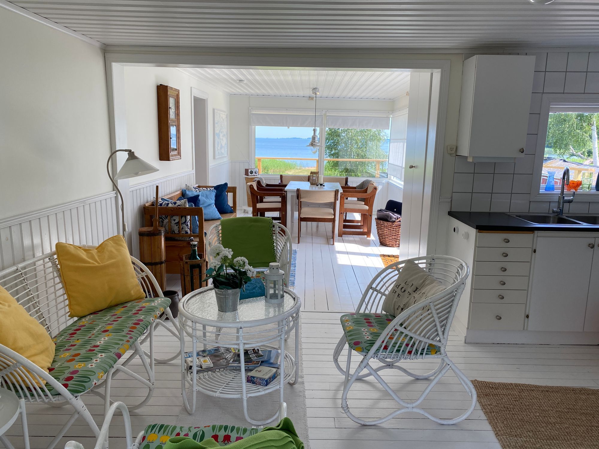 Sommarhus vid Södra Hjälmaren med sjötomt – bild 7 av 24