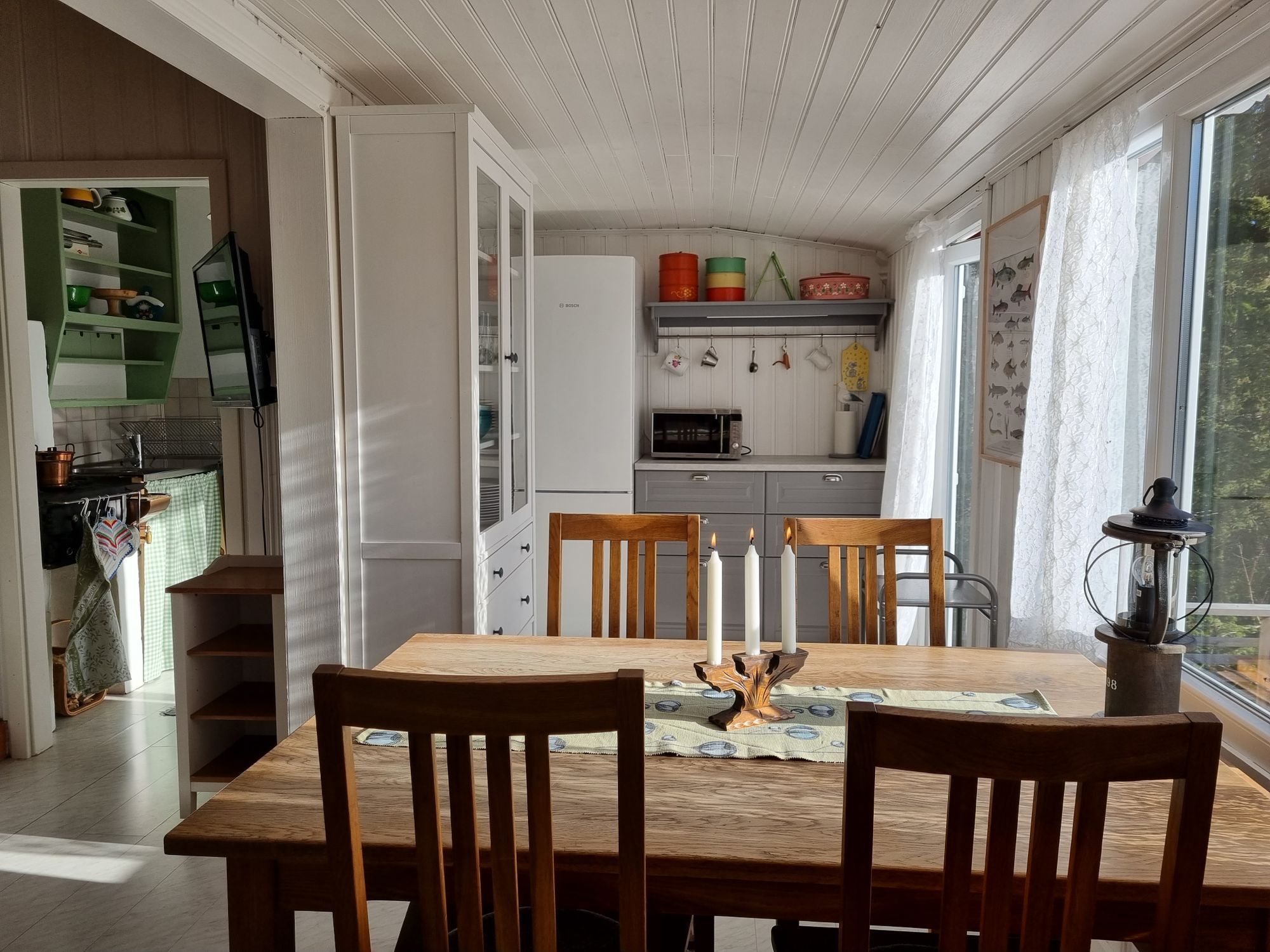 Liten stuga med sjöutsikt – bild 12 av 22