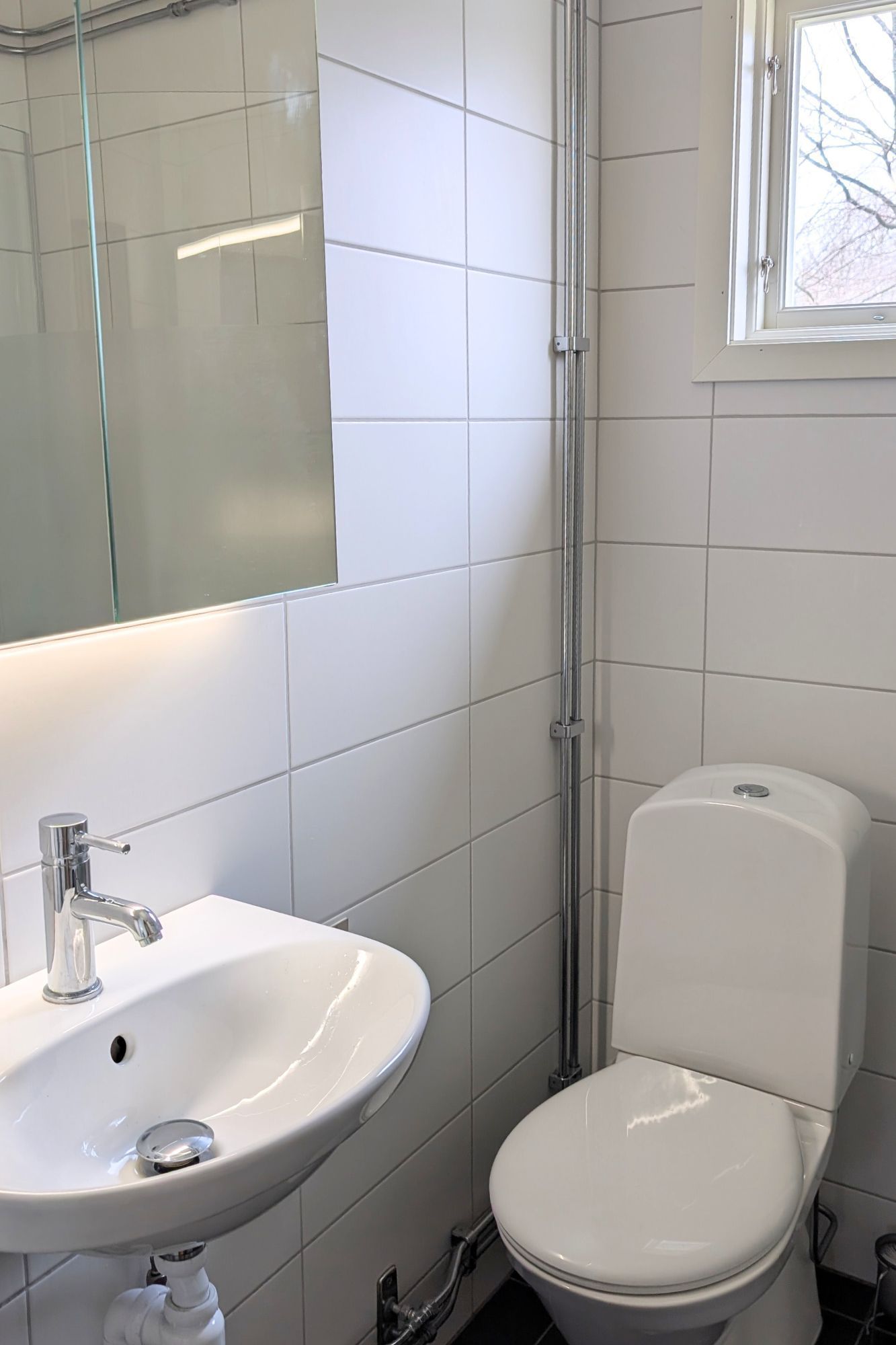 Mysig stuga med poolområde – bild 13 av 15