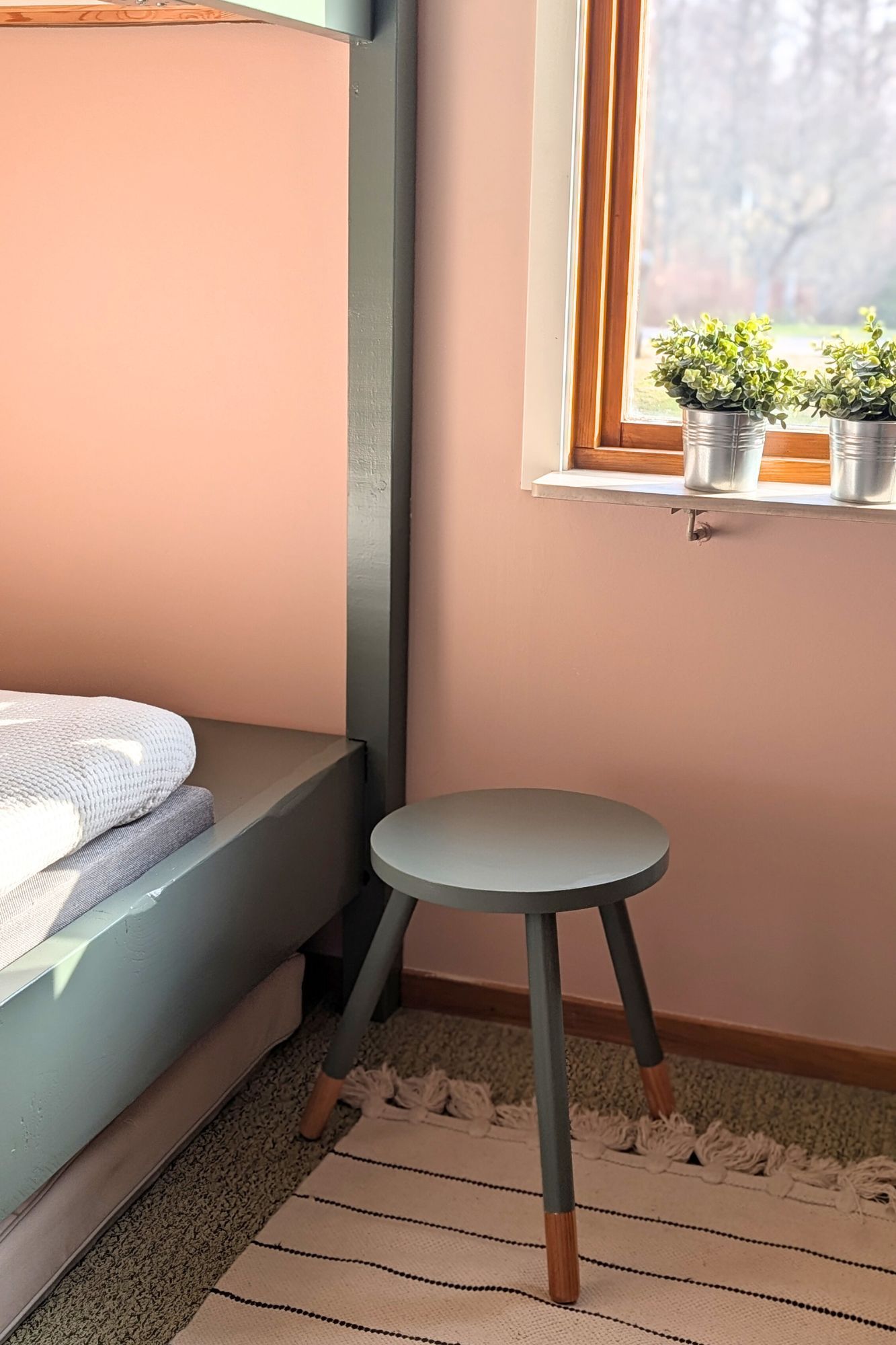 Mysig stuga med poolområde – bild 11 av 15
