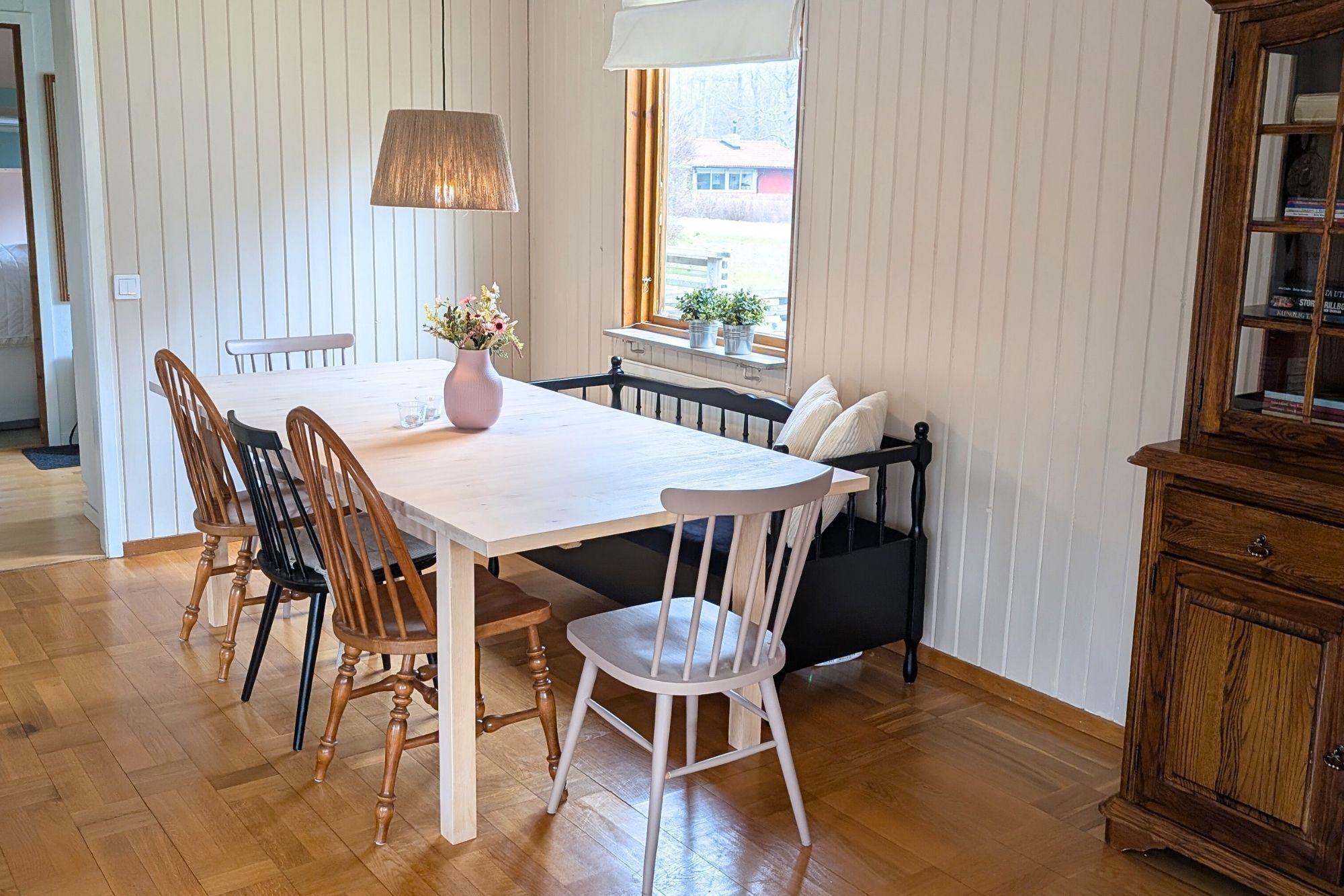 Mysig stuga med poolområde – bild 5 av 15