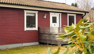 Mysig stuga med poolområde