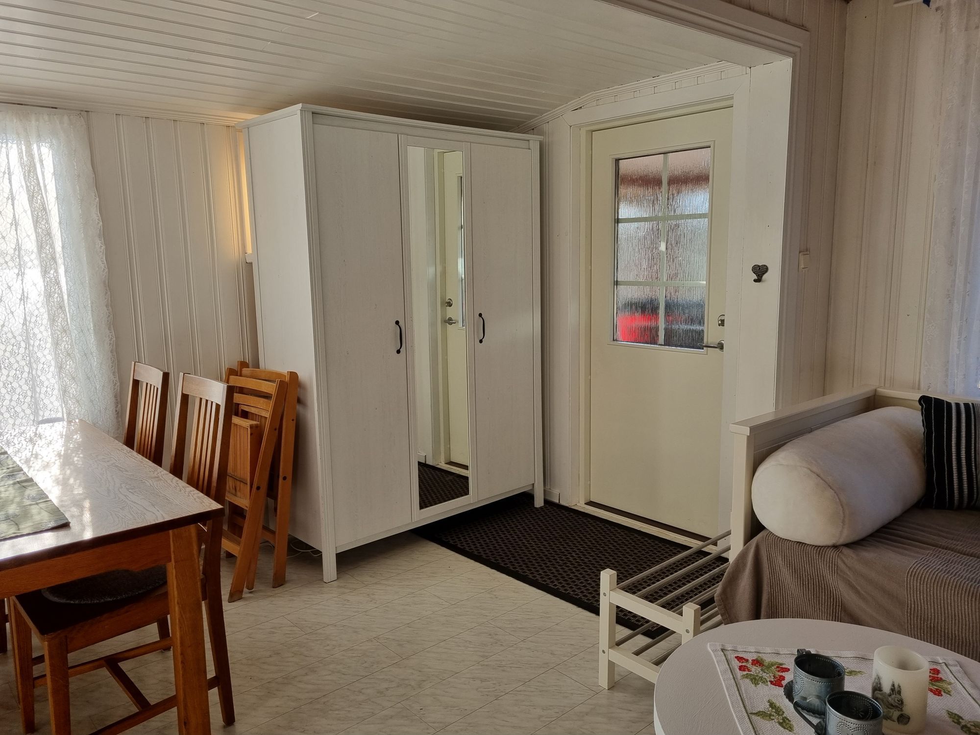 Liten stuga med sjöutsikt – bild 16 av 22