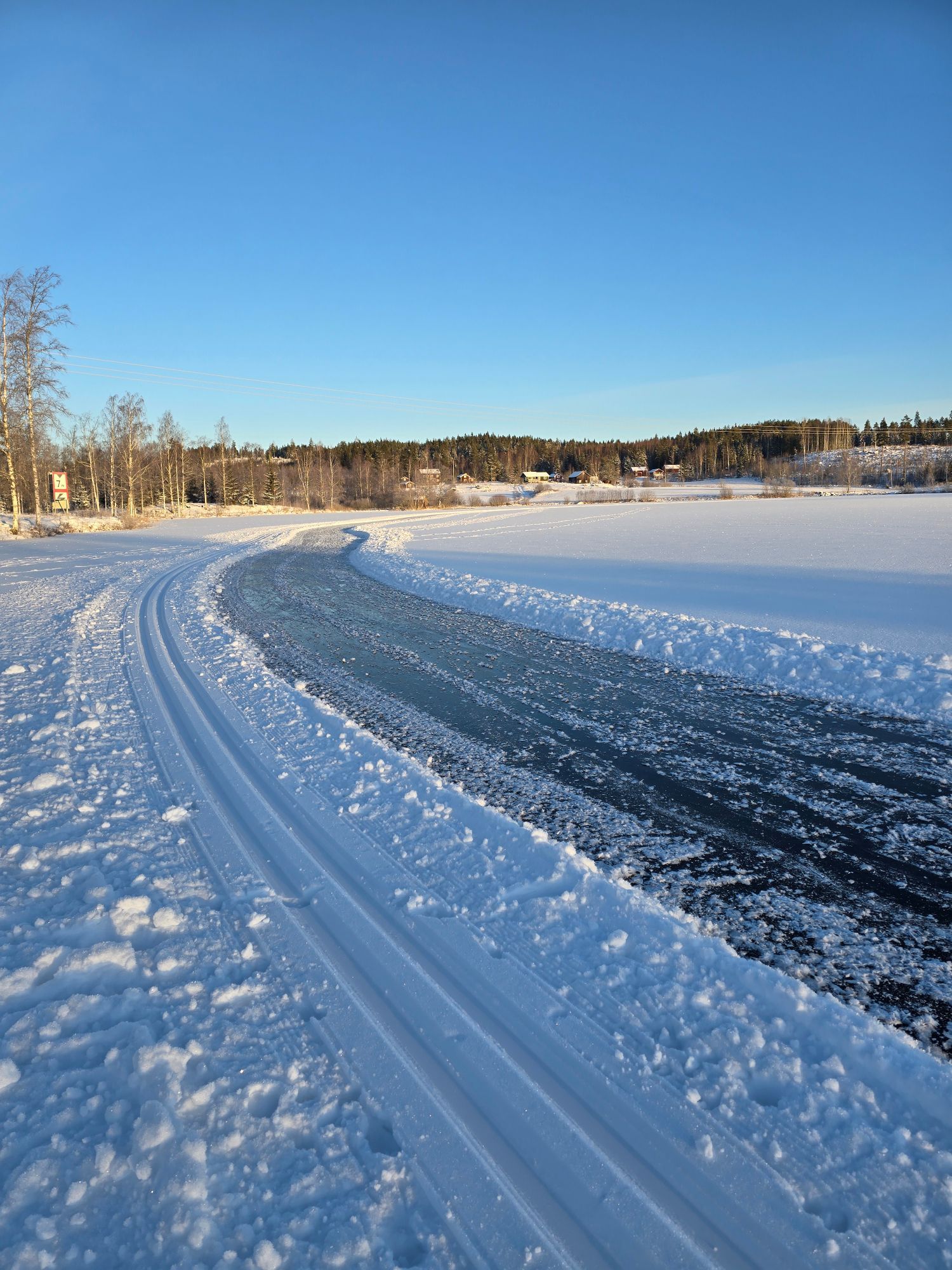 Rofylld sjönära retreat – bild 14 av 16