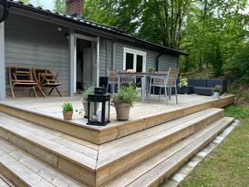Nyrenoverad stuga mitt skogen, vid Brösarps backar