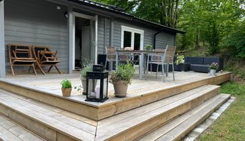 Nyrenoverad stuga mitt skogen, vid Brösarps backar