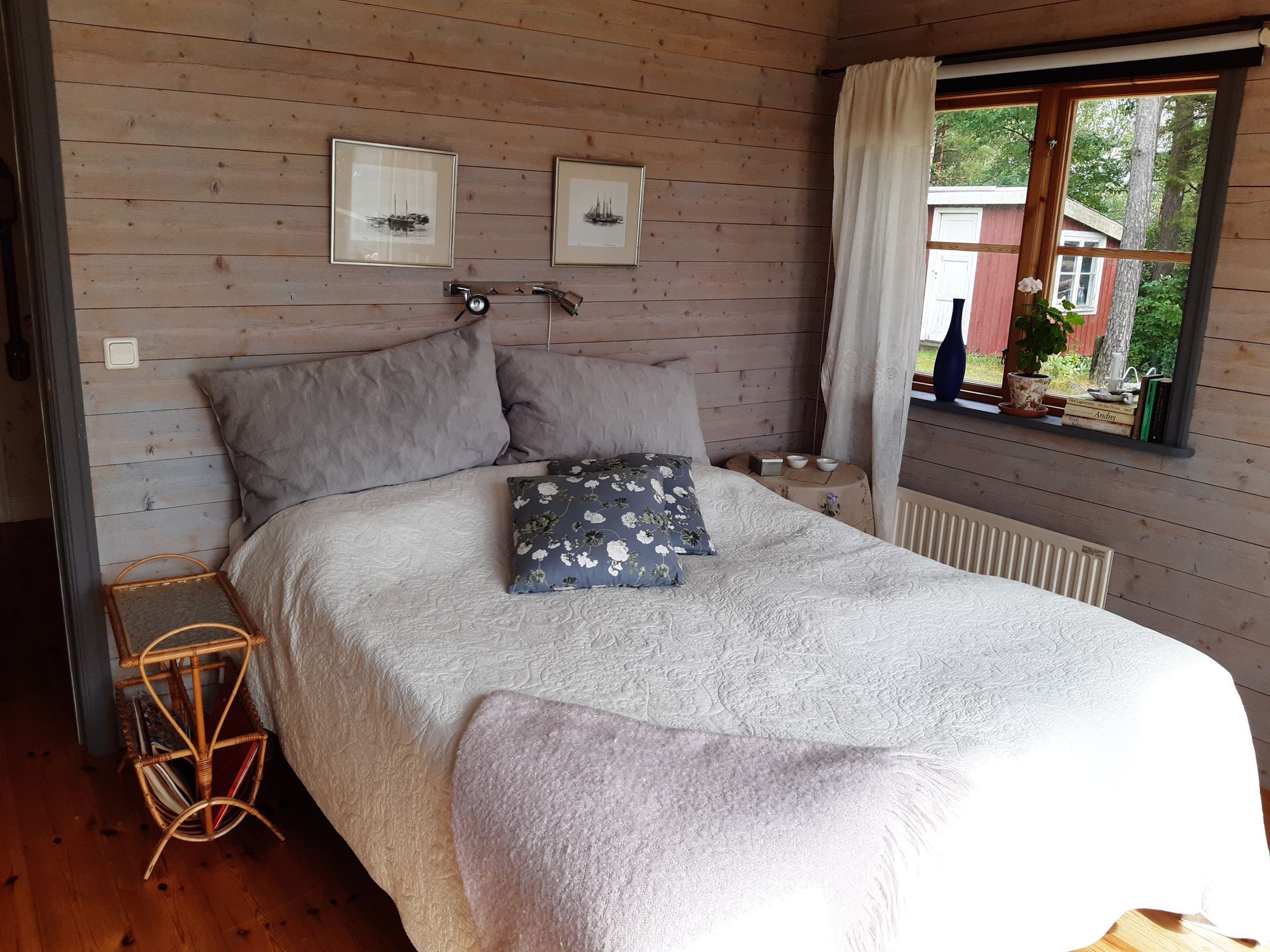 Hus med utsikt över havsvik, vissa veckor o dagar – bild 13 av 23