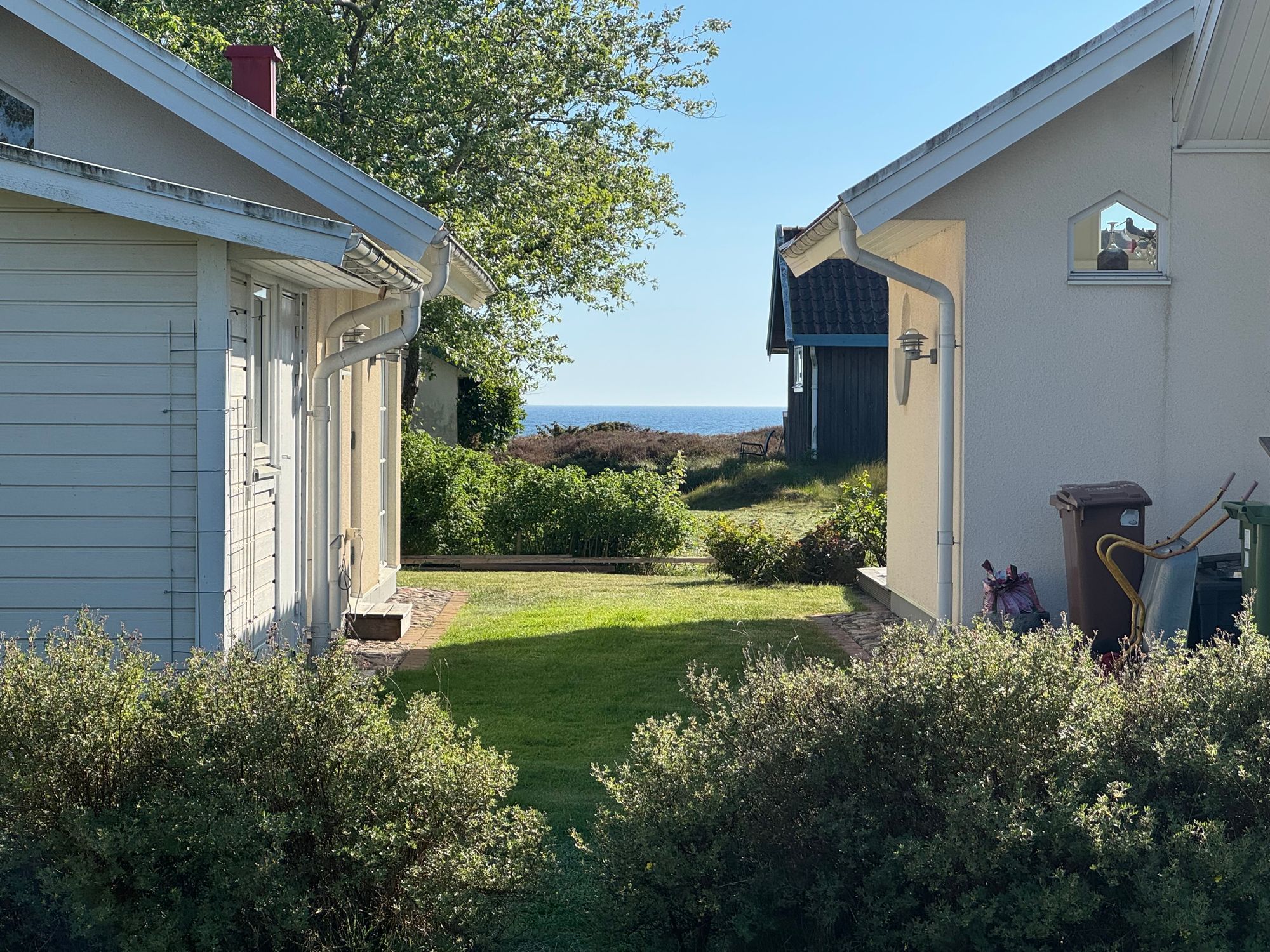 Strandnära stuga nära skrea strand – bild 3 av 16