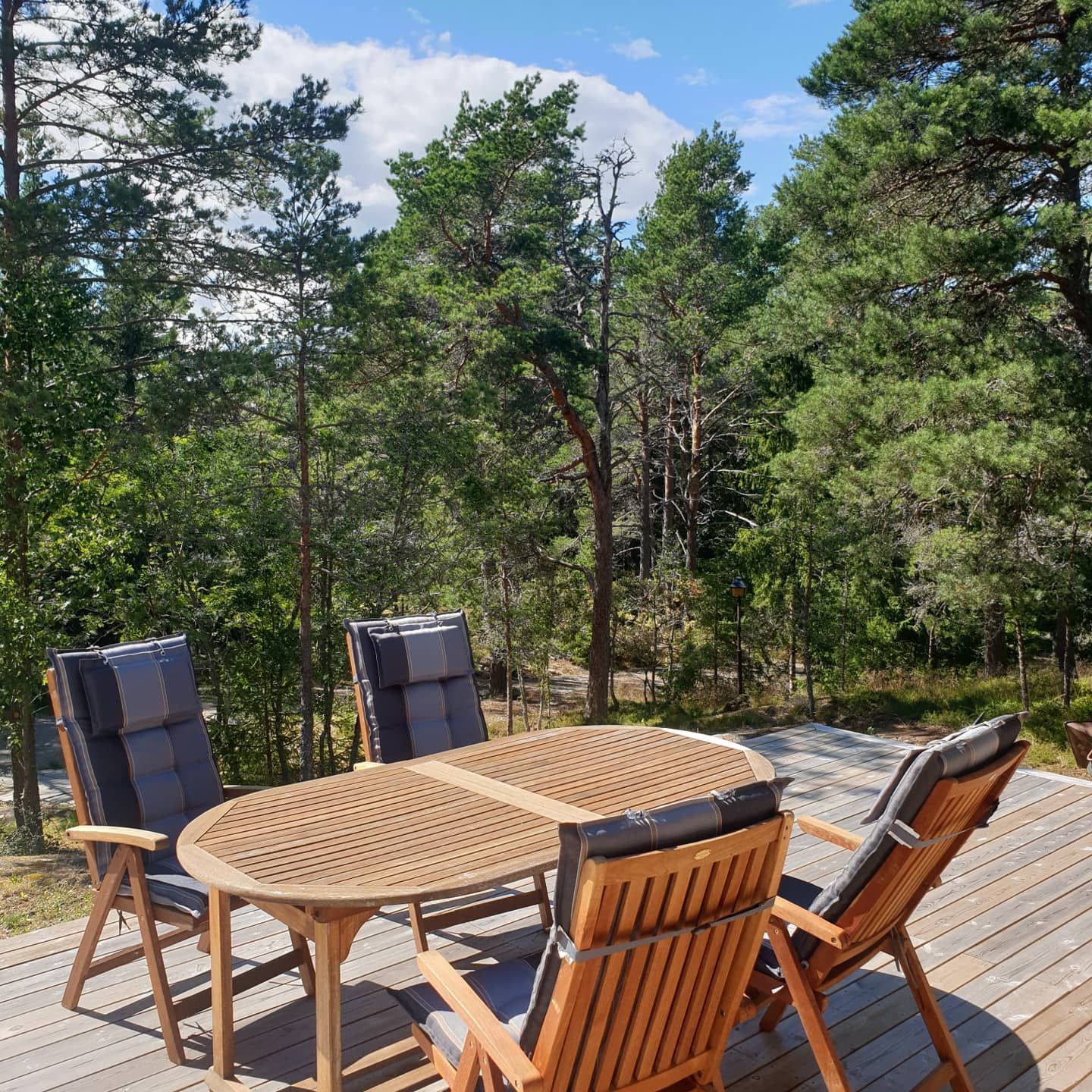 Modern och mysig stuga i skogen – bild 9 av 21